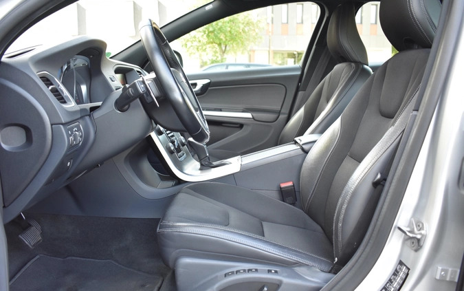 Volvo V60 cena 57900 przebieg: 162000, rok produkcji 2016 z Krzanowice małe 781